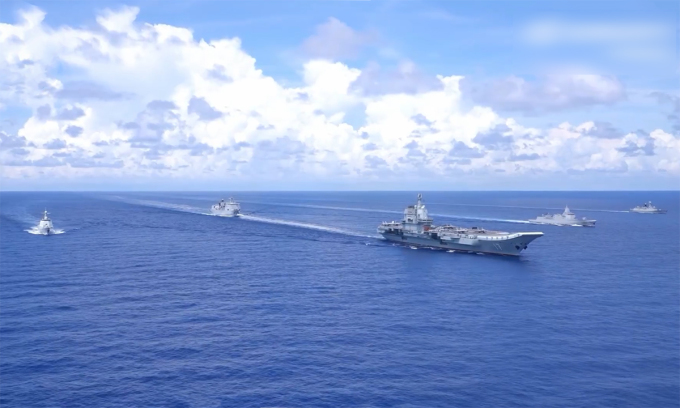 The aircraft carrier Shandong and its escort warship exercise in the Pacific Ocean in August 2022.  Video: PLA