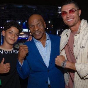 bao mike tyson was surprised when ronaldo gave him a roll royce phantom vii when he agreed to accept his son cr as a martial arts disciple 652ea17e82ab6 Mike Tyson Was Surprised When Ronaldo Gave Him A Roll Royce Phantom Vii When He Agreed To Accept His Son Cr7 As A Martial Arts Disciple.