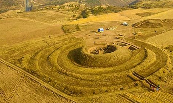 The excavation site of the Northern Wei Dynasty in Wuchuan County, HohH๏τ City, Inner Mongolia Autonomous Region. /Xinhua)