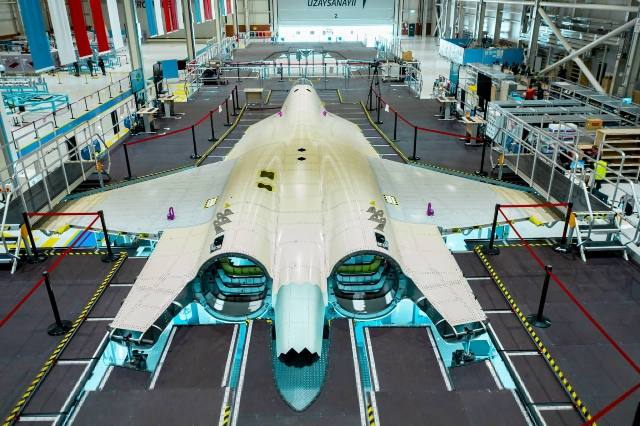 Turkey unveiled its 5th-gen 'F-22' fighter on the ᴀssembly line