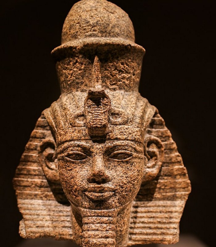 AmenH๏τep III wearing the double crown of Upper and Lower Egypt, the nemes with cobra and the ceremonial beard