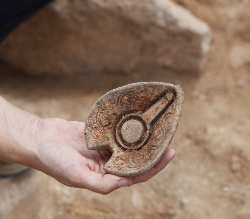 Huge Ancient Ceramic Workshop With Hundreds Of Stunning Artifacts Solves An Archaeological Mystery In Israel