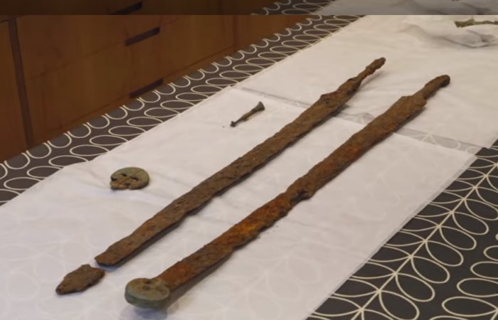 Unique Ancient Roman Cavalry Swords Found In Cotswolds, UK