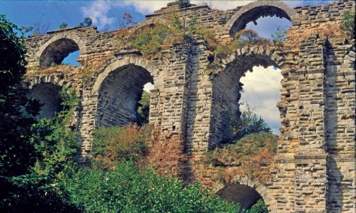 The two-story Kur?unlugerme Bridge, part of the aqueduct system of Constantinople: Two water channels passed over this bridge - one above the other. Image credit: Jim Crow