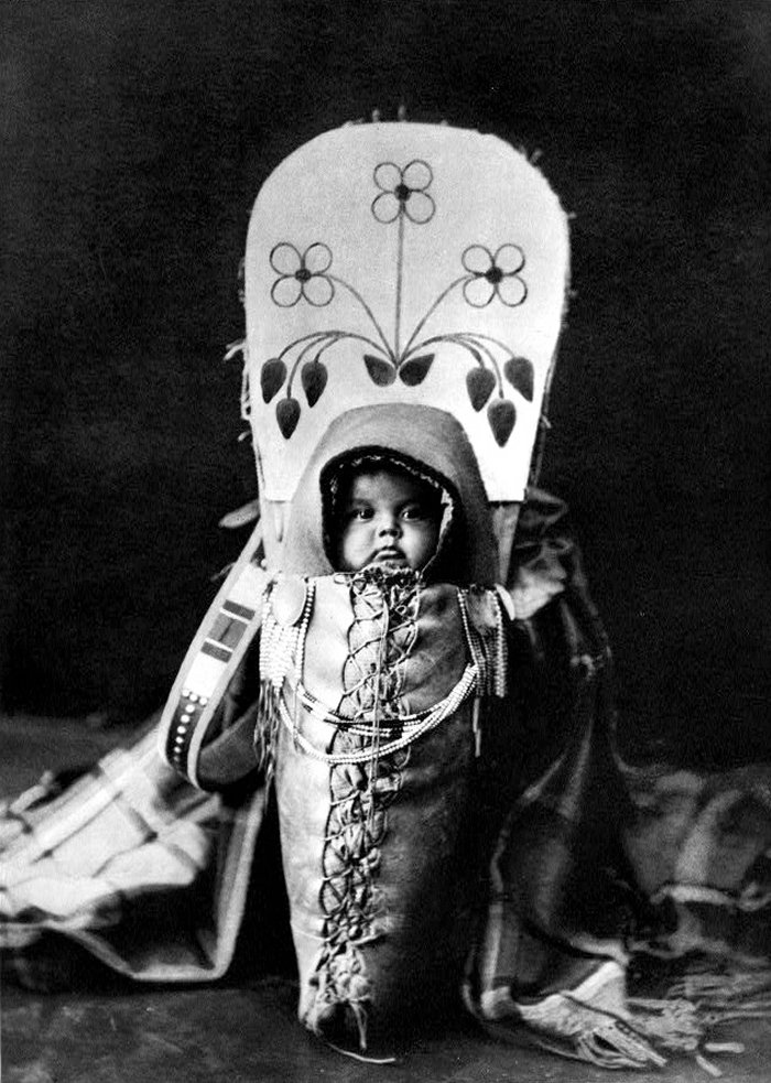 A traditional Nez Perce cradleboard (1911).