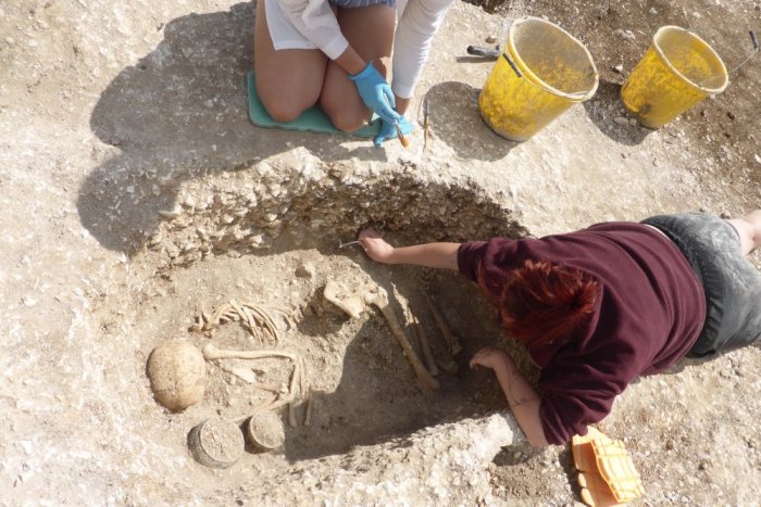 Bronze Age Human Remains Uncovered In Dorset During Excavation Of Iron Age Settlement