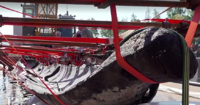 Remarkably Well-Preserved 2,500-Year-Old Canoe Discovered In Swiss Lake