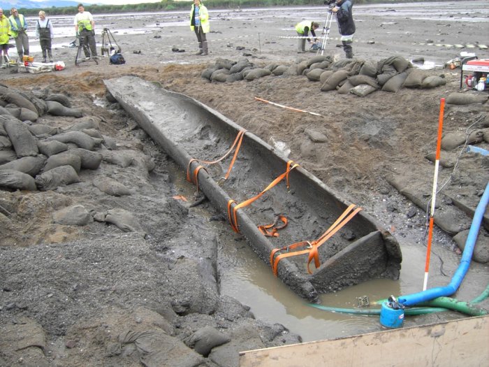 Unique 3,000-Year-Old Logboat Found In River Tay - On Display In Perth Again