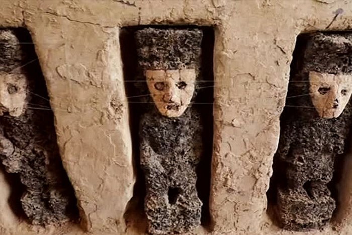 Wooden sculptures unearthed at the Chan Chan archaeological complex in northern Peru. Image credit: UNTV News