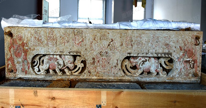 The base of the white marble coffin bed was unearthed from a Sui Dynasty (581-618) tomb in Anyang, Central China's Henan province