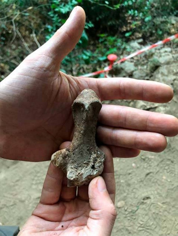 Rare 7,000-Year-Old Clay Figurine Discovered In Battifratta Cave, Lazio