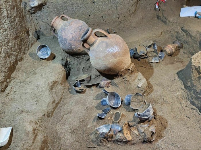 Intact 2,600-Year-Old Etruscan Tomb Opened In Vulci- Exceptionally Rare Artifacts Found Inside 