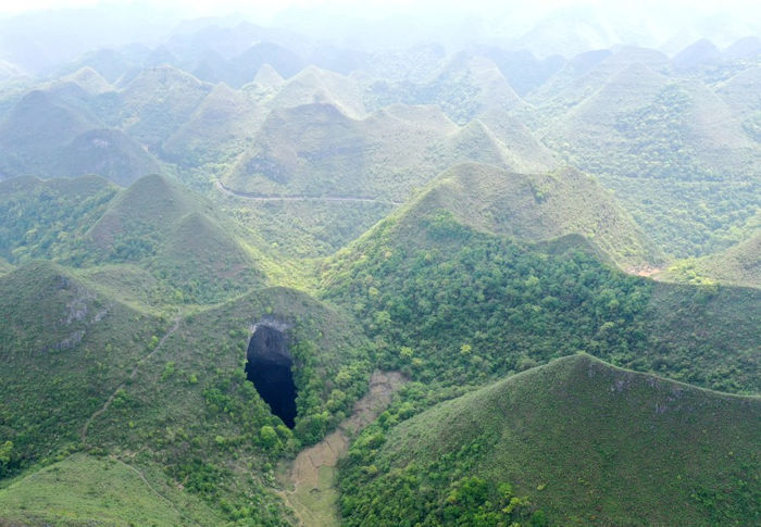 Huge Unknown Ancient Lost World Discovered Inside Giant Sinkhole In China