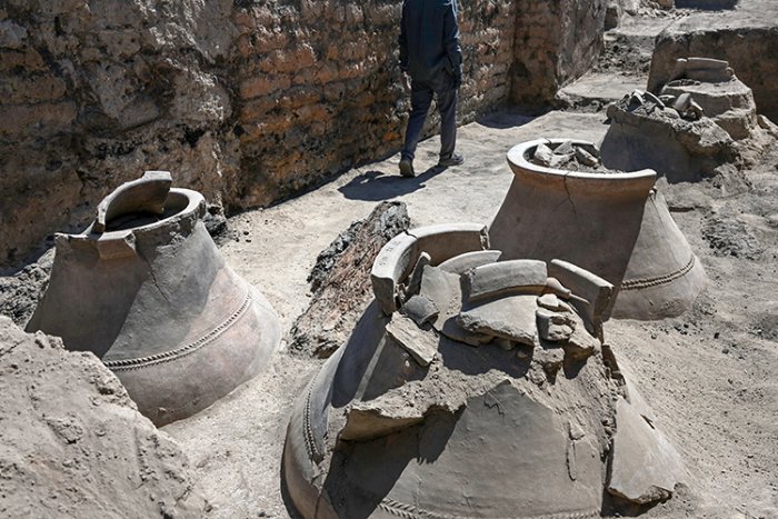 What Are The Monumental Uratrian-Era Structures Unearthed At Garibin Tepe In Van?