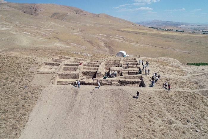 What Are The Monumental Uratrian-Era Structures Unearthed At Garibin Tepe In Van?