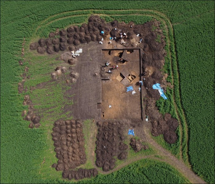 Ancient Glᴀss Workshop Unearthed At Iron Age Of Nemcice