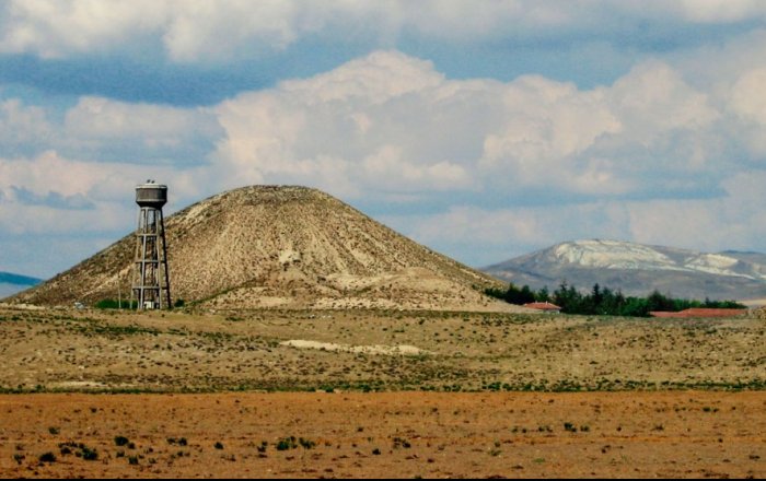  The researchers scrutinized tree ring samples recovered from the Midas Mound Tumulus at Gordion, a human-made 53-meter-tall structure located west of Ankara, Turkey. Image credit: John Marston 