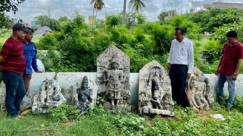 Rare Kakatiya Dynasty Sculptures Discovered Near A Temple In Telangana, India