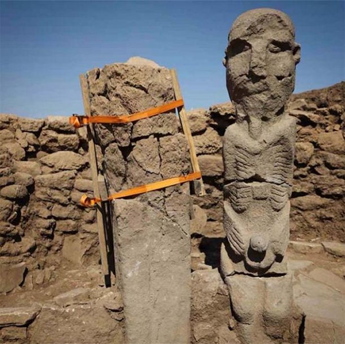 World's Oldest Human Statue Discovered At Karahan Tepe, Turkey 