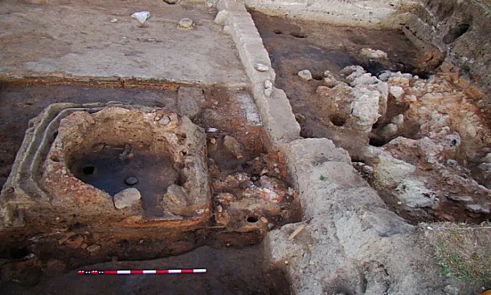  Two kilns from the Early Chalcolithic (Aeneolithic, Copper Age) period – ca. 4,800 – 4,600 BC – which seem to have been part of a prehistoric pottery-making center, have been unearthed at the Bazovets Settlement Mound in Northeast Bulgaria. The Bazovets Settlement Mound harbors the remains of a prehistoric settlement, and is located near the town of Bazovets, Dve Mogili Municipality, Ruse District, close to the Danube River in today’s Northeast Bulgaria. One of the two nearly 7,000-year-old prehistoric kilns, or furnaces, was first partly excavated in the 2019 archaeological season. However, in the latest excavations at the Bazovets Settlement Mound, it was fully exposed and a second kiln from the same Chalcolithic facility has been found, the Ruse Regional Museum of History has announced. The 2020 archaeological excavations at the Copper Age settlement in question took place in September, and were led by archaeologist Dimitar Chernakov from the Ruse Regional Museum of History, and his deputy, archaeologist Irena Ruseva from the Svilengrad Museum of History, with archaeologists from the Dobrich Regional Museum of History and the Veliko Tarnovo University “St. Cyril and St. Methodius