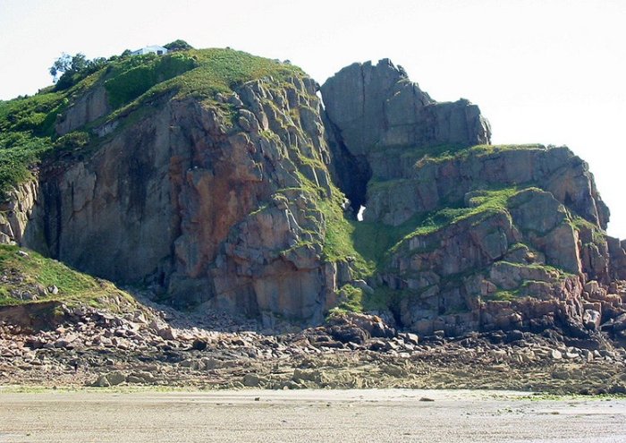 Evidence Of A Hybrid Population Of Neanderthals And Modern Humans Discovered At La Cotte De St Brelade 