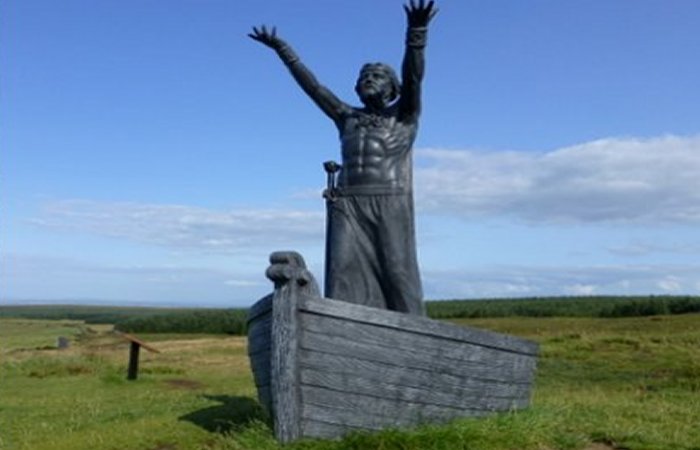 Manannán mac Lir sculpture by John Sutton at Gortmore, Magilligan, County Londonderry. Credit: Kenneth Allen, Wikipedia, CC BY-SA 2.0