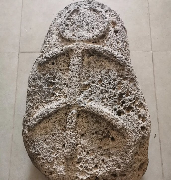  Moon-god stele from the 11th-10th century B.C.E. found at e-Tell Bethsaida. Credit: Hanan Shafir