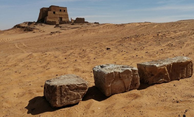 Blocks with hieroglyphs found in Old Dongola, Sudan. (PH๏τo: Dawid F. Wieczorek / PCMA UW)