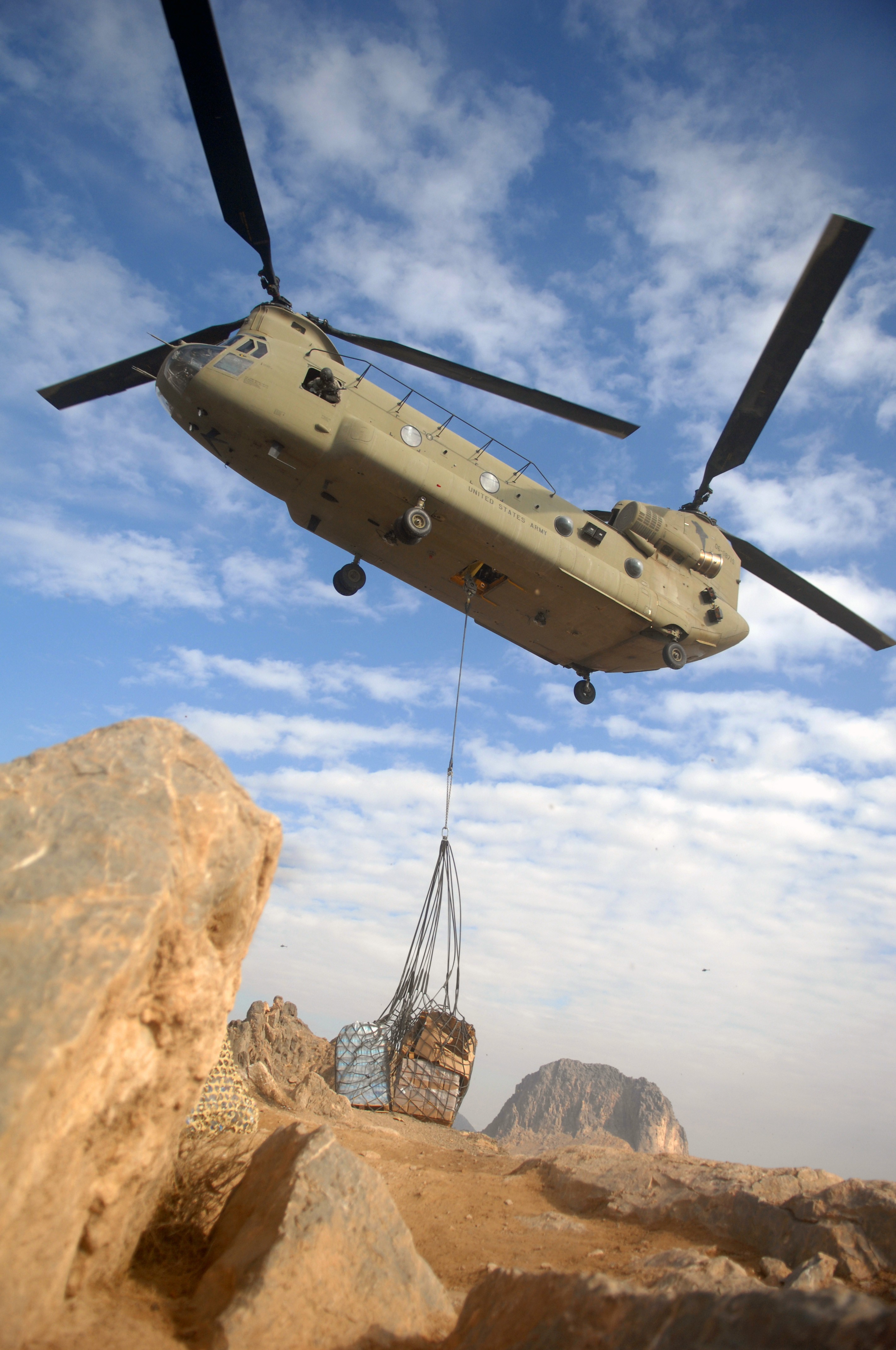 CH-47 CHINOOK HELICOPTER | Article | The United States Army