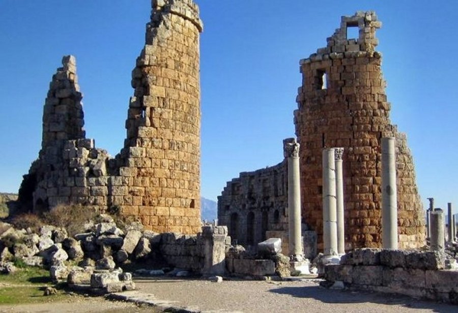 Ruins of Perge city. AA pH๏τos