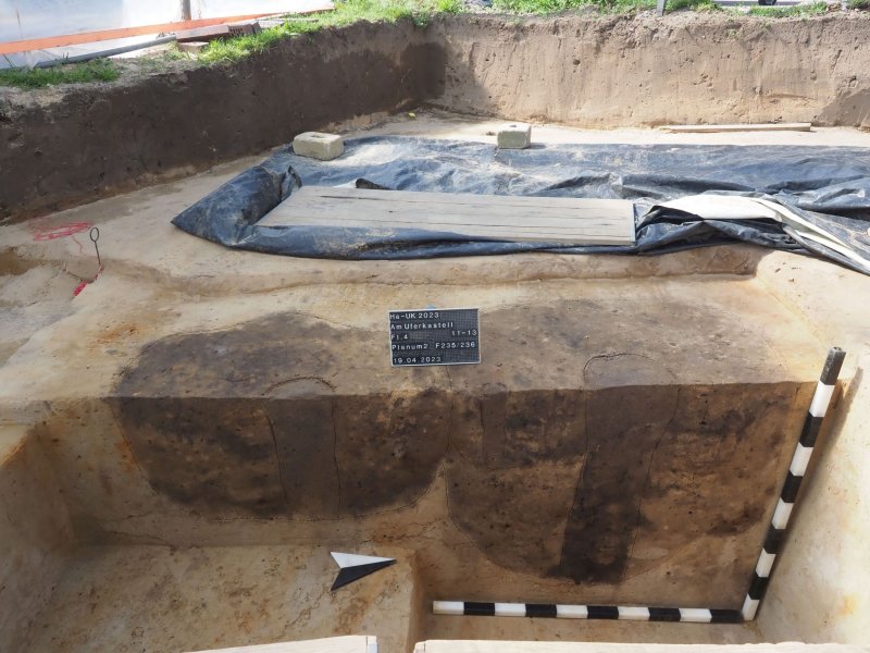 The ground marks show that two posts stood unusually close together here. This is a special structural case for which there is as yet no plausible explanation. Photo: LWL/ P. Hessel