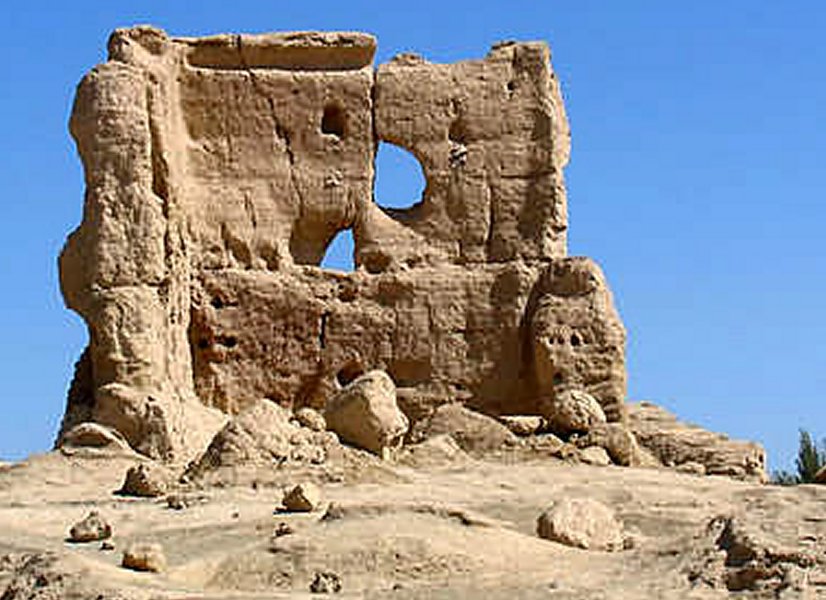 Ruins of Jiaohe, a city where all the buildings were dug from earth and wood was rarely used. Credits: China Tour Guide