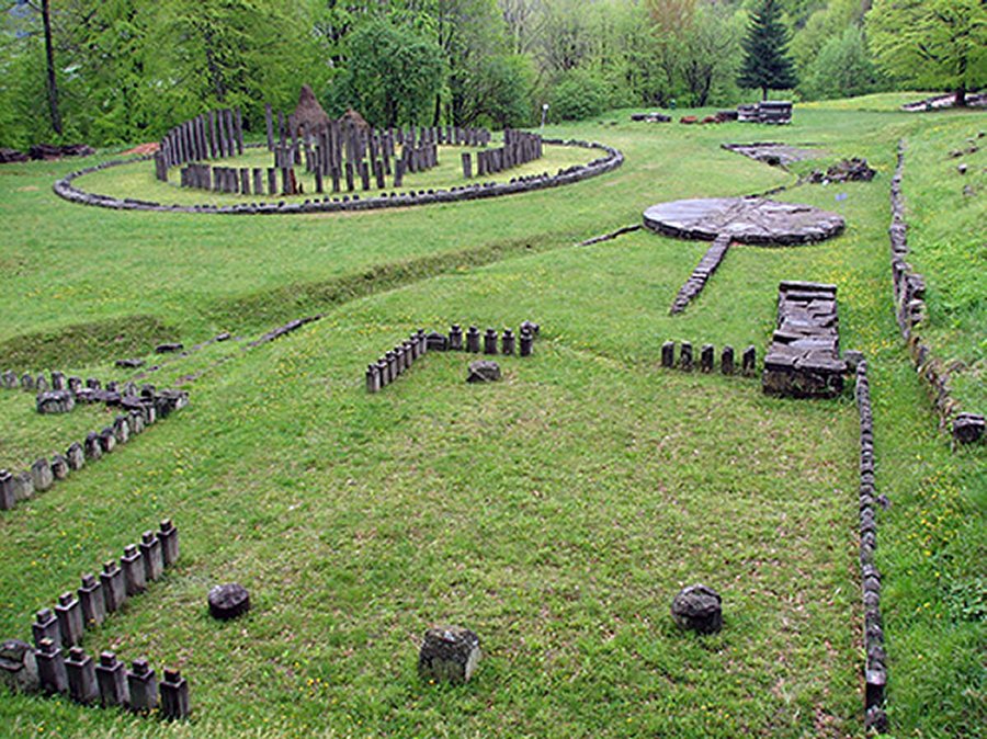 The sanctuaries were located on a terrace, which had been linked previously mentioned gate by a paved road. Today, it’s unknown if Sarmizegetusa had were seven or eight quadrilateral sanctuaries because they were destroyed by the Romans.