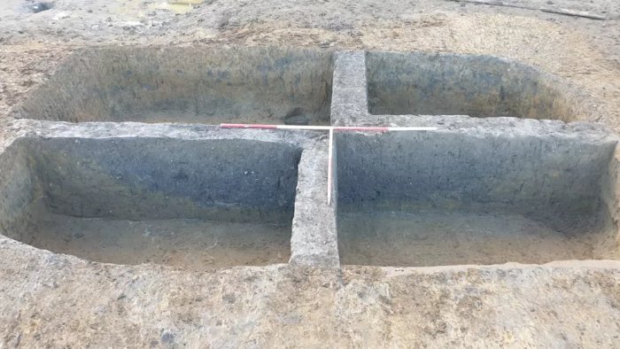 Unknown Saxon Village And Bronze Age Artifacts Found Near Ely, Cambridgeshire