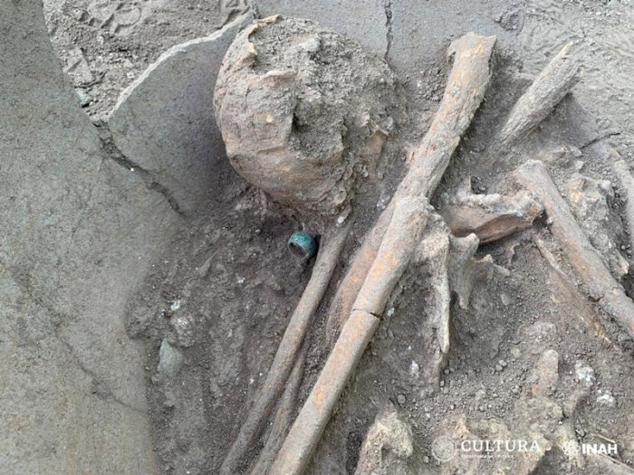 1,200-Year-Old Human Skeleton With A Jade Ring Unearthed In El Tigre Archaeological Zone