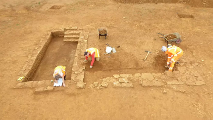 Unusual 4,000-Year-Old Stone Building Discovered In Overstone, Northamptonshire, UK