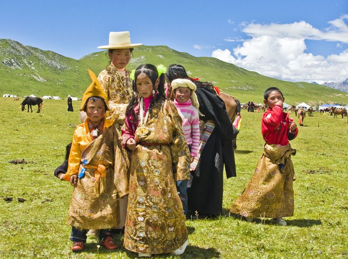 How Did Ancient Societies Form Social Bonds And Cultural Idenтιтies Across The Tibetan Plateau?