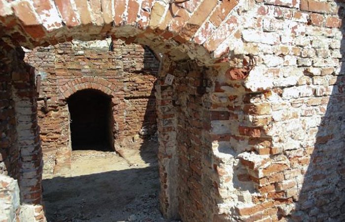 Mysterious Tunnel Found Under Saxon Palace Ruins In Warsaw, Poland