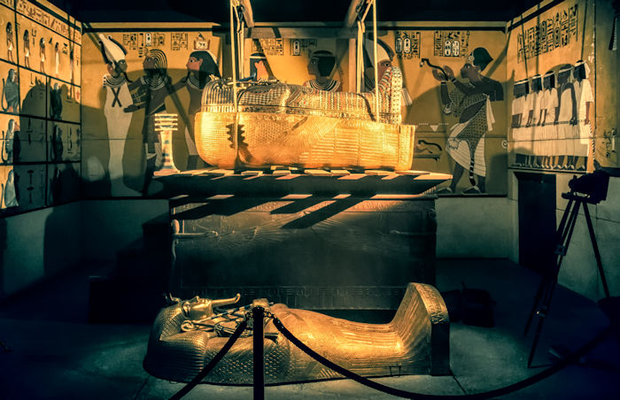 Mysterious Hieroglyphs Point To The Location Of Queen Nefertiti's Tomb?