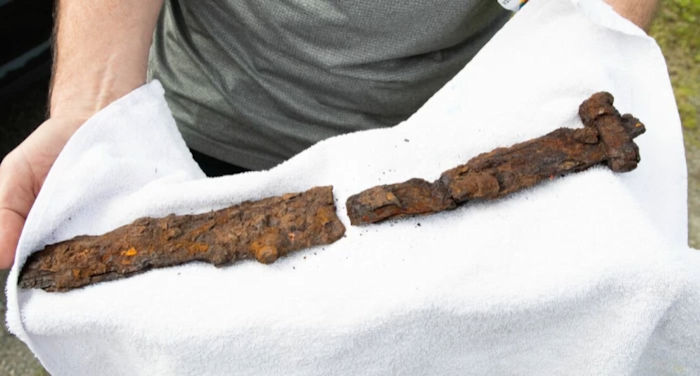 Man Finds An Viking Sword In His Garden - A Viking Grave Could Also Be Near The Area - Scientists Say