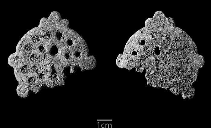 Decorated brᴀss artefact from Unguja Ukuu, Zanzibar (PH๏τo: Ian Cartwright, University of Oxford).